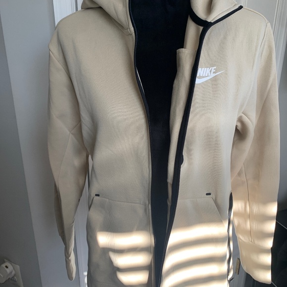 Nike cream hooded jacket - Picture 1 of 4